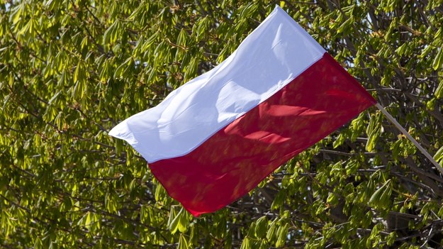 W ramach świętowania Dnia Flagi Rzeczpospolitej Polskiej z RMF FM przemierzymy z biało-czerwoną flagą Polskę z południa na północ /Robert Stachnik /PAP
