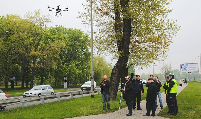 W ramach testów dron został oddelegowany do monitorowania bezpieczeństwa w okolicach przejść dla pieszych. /Motor