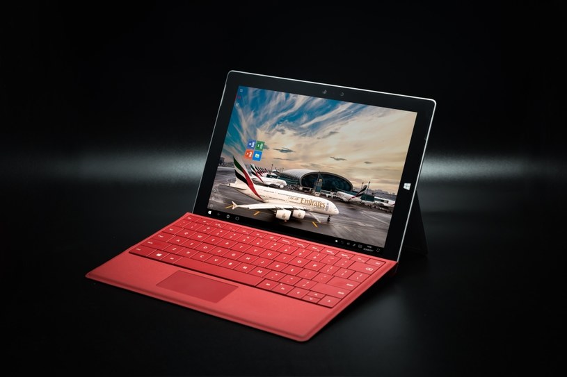 W ramach usługi klienci premium mają do dyspozycji tablety Microsoft Surface z pakietem Microsoft Office 2016 /materiały prasowe