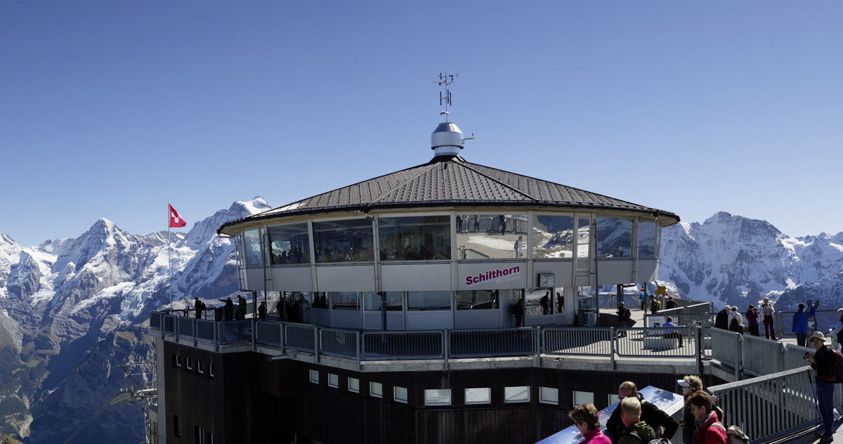 W restauracji Piz Gloria zjesz... kręcąc się dookoła /Switzerland Tourism