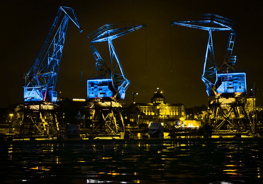 W rocznicę wybuchu wojny w Ukrainie dźwigozaury zostaną podświetlone w geście solidarności. /Żegluga Szczecińska Turystyka Wydarzenia /