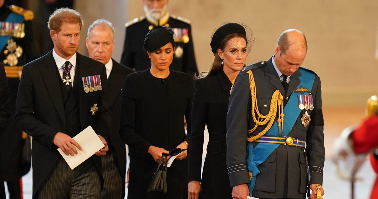 W rodzinie królewskiej powiało chłodem /Getty Images