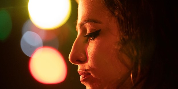 W rolę Amy Winehouse wcieliła się Marisa Abela /Kino Świat /Materiały prasowe
