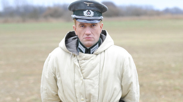 W rolę (młodego) Hansa Klossa wcieli się Tomasz Kot / fot. Jarosław Antoniak /MWMedia
