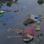 W Rosji woda zalewa tysiące domów