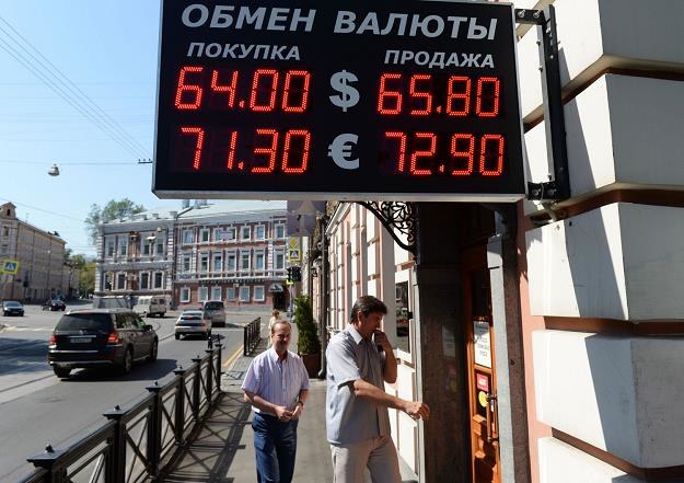 W Rosji zakazano wywieszania w witrynach kantorów kursów walut (zdj. ilustracyjne) /AFP