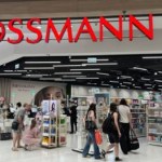 prezenty W Rossmannie ruszyły akcje 1+1 gratis. Do wybranych zakupów dorzuca też prezenty