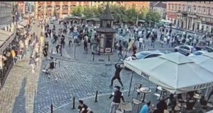 W ruch poszły krzesła i butelki. Kibice starli się we Wrocławiu. FILM