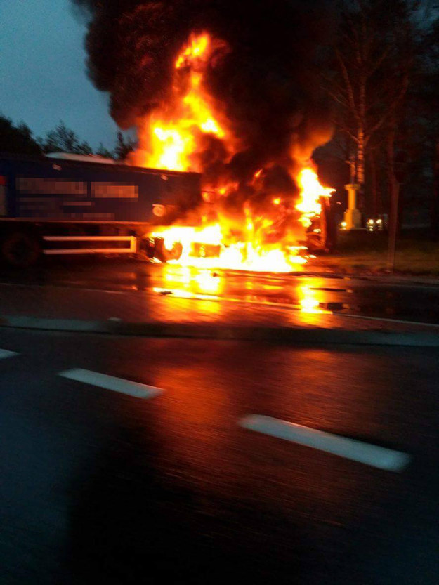 W Rudzie Malenieckiej zderzyły się dwie ciężarówki /Emil /Gorąca Linia RMF FM