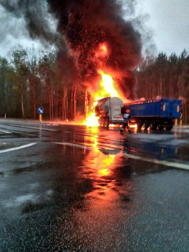 W Rudzie Malenieckiej zderzyły się dwie ciężarówki /Emil /Gorąca Linia RMF FM