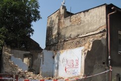 W ruinach domu znaleziono kilkanaście zapalników artyleryjskich