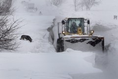 W Rumunii śniegu po dachy domów