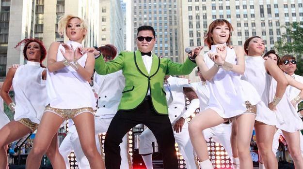 W rytm "Gangnam Style" bawić się będą zarówno widzowie Dwójki, jak i Polsatu /materiały prasowe