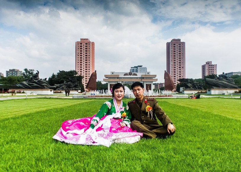 W rządowej propagandzie Korea Północna jawi się jako najszczęśliwsze miejsce na świecie /East News