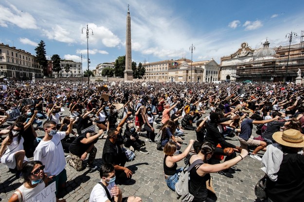 W Rzymie odbył się wielotysięczny wiec przeciwko rasizmowi /Fabio Frustaci /PAP/EPA