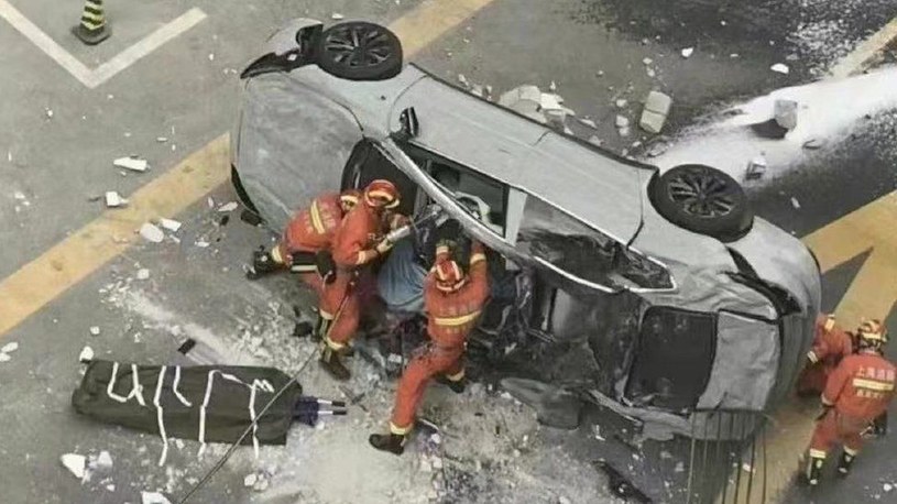 W samochodzie zginęły dwie osoby / Fot: Weibo /