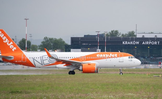 W samolocie uruchomiły się czujki dymu. Pasażerowie musieli opuścić pokład