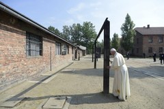 W samotności i ciszy... Papież Franciszek w Auschwitz-Birkenau