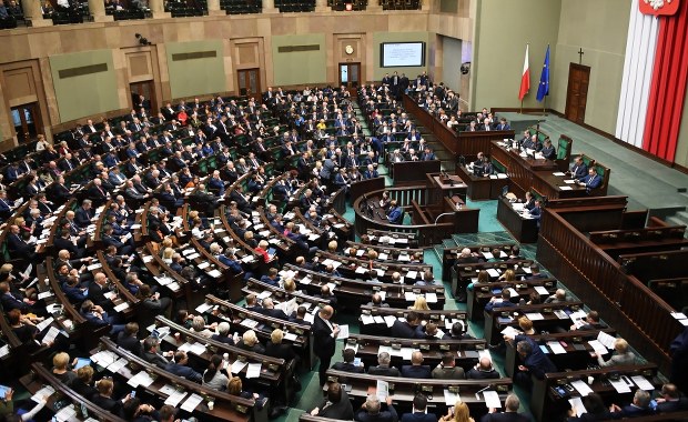 W Sejmie awantura o soki. PiS zrezygnował z flagowej ustawy Ministerstwa Finansów