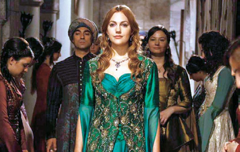 W serialu o legendarnym sułtanie Sulejmanie Wielkim wcieliła się w jego żonę, rudowłosą Hürrem. Gdy odeszła, zastąpiła ją Valide Percin. Widzowie byli niepocieszeni. /Świat Seriali