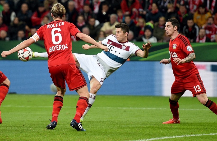 W serii "jedenastek" trafił m.in. Robert Lewandowski (w środku) /JONAS GUETTLER /PAP/EPA