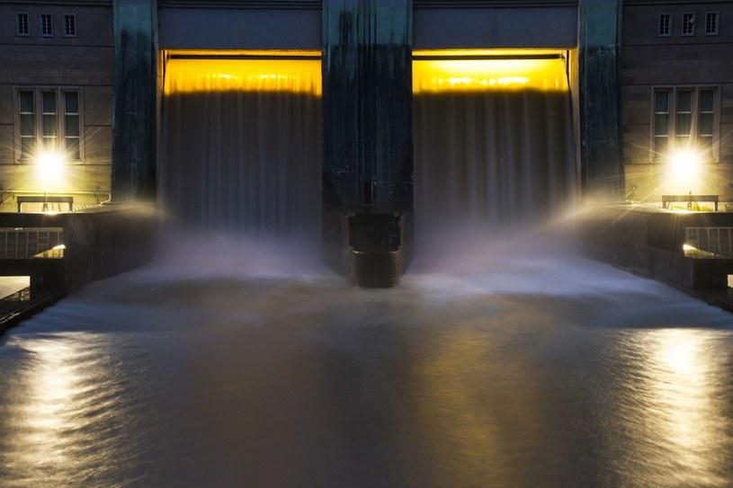W sieci Taurona pojawiło się pięć elektrowni wodnych /123RF/PICSEL