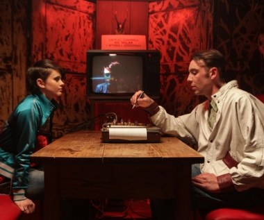 W sierpniu 2015 „Hel” zdobył nagrodę na międzynarodowych targach filmowych Golden Carpathian Prize dla najlepszego projektu. Znalazł się również w doborowym gronie filmów pokazywanych podczas 31. Warszawskiego Festiwalu Filmowego. W czerwcu zaś, porównywany do dzieł Nicolasa Windinga Refna i Davida Lyncha „Hel”, powalczy o główne nagrody Koszalińskiego Festiwalu Debiutów Filmowych – „Młodzi i Film”.