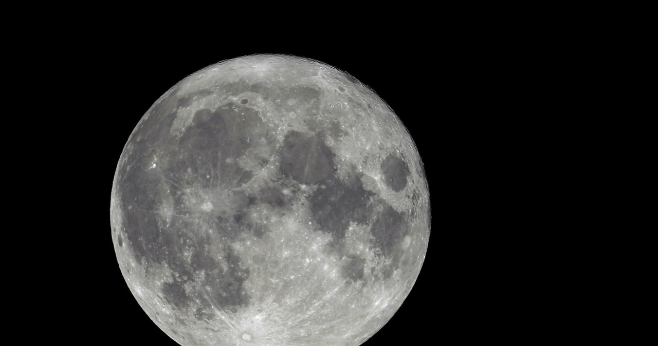 W sierpniu 2023 wypadają aż dwie pełnie Księżyca. Druga z nich, czyli "Niebieski Księżyc" już za kilka dni - 31 sierpnia. /AP/Associated Press /East News