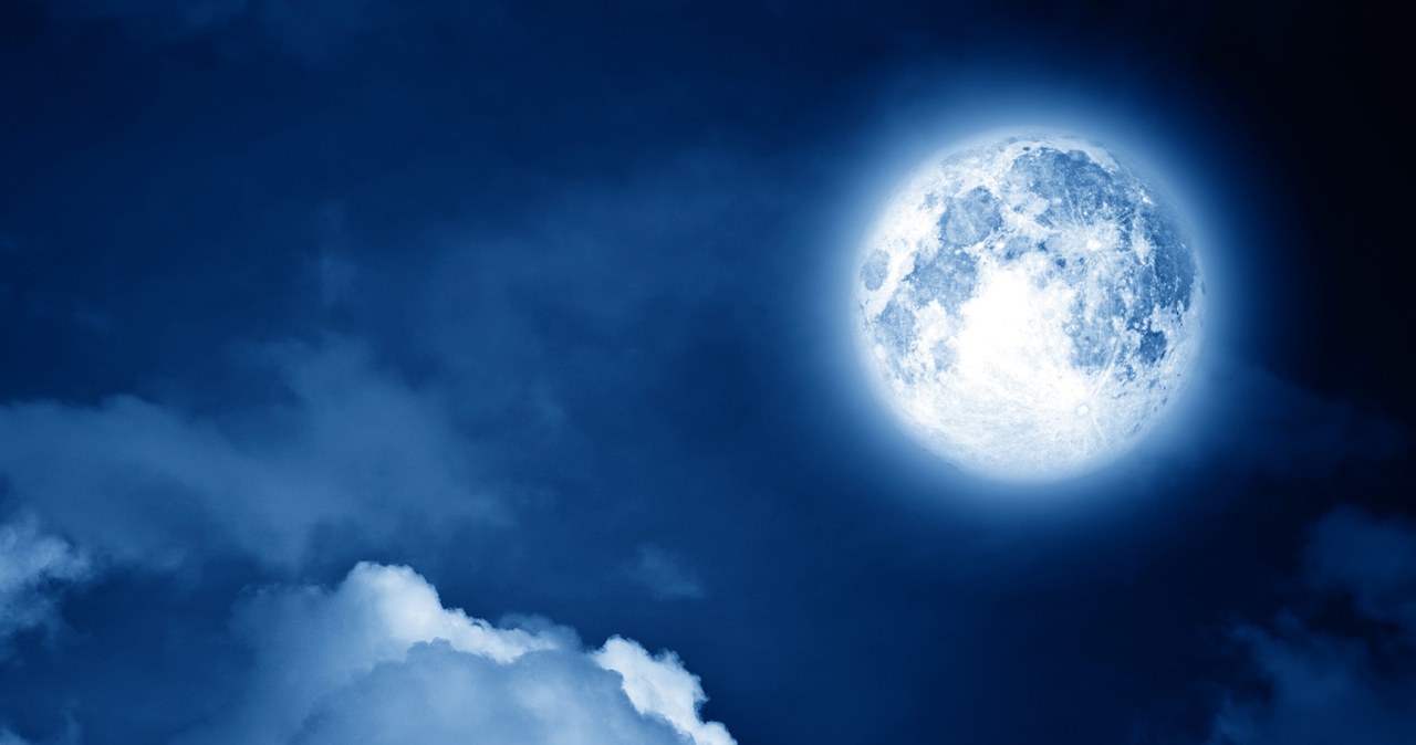 W sierpniu są aż dwie pełnie Księżyca. Pod koniec sierpnia niebo rozświetli Niebieski Księżyc /123RF/PICSEL