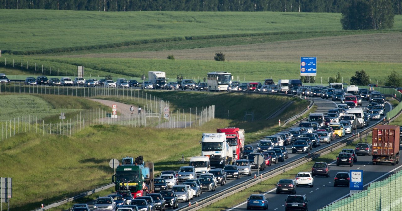 W skali pięciu lat natężenie ruchu na wielu polskich drogach wzrosło aż o 20 proc! /Wojciech Stróżyk /Reporter   /Agencja SE/East News