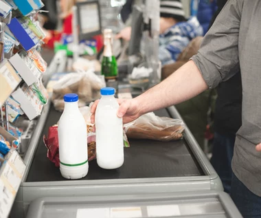 W sklepach coraz drożej. Jeden z najważniejszych produktów z wyższą ceną