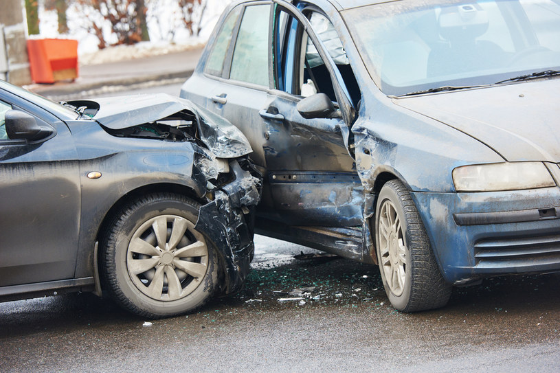 W skrajnej sytuacji rachunku za wypadek musi spodziewać się sprawca nieposiadający prawa jazdy! /123RF/PICSEL