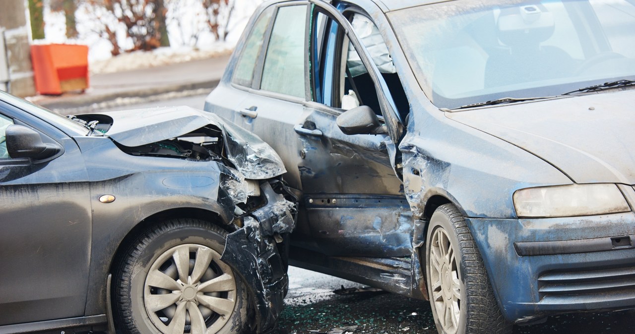 W skrajnej sytuacji rachunku za wypadek musi spodziewać się sprawca nieposiadający prawa jazdy! /123RF/PICSEL