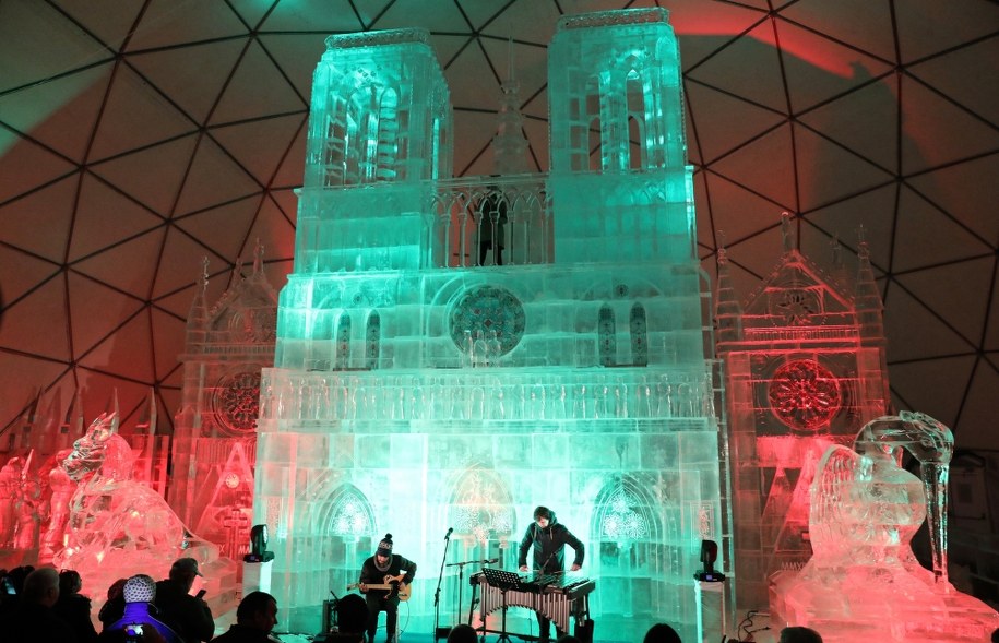 W słowackich Tatrach na Hrebienku otwarta została Tatrzańska Świątynia Lodowa / 	Grzegorz Momot    /PAP