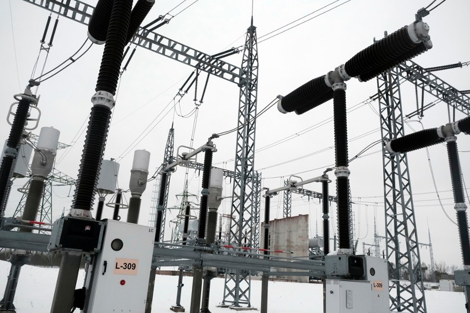 W sobotę rano kraje bałtyckie wstrzymały jakiekolwiek przepływy energii z Rosją i Białorusią /VALDA KALNINA /PAP/EPA