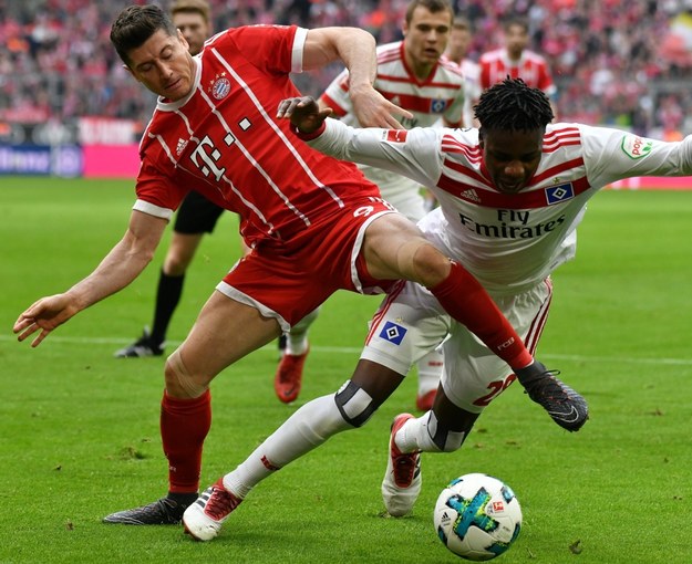 W sobotę Robert Rewandowski zaliczył hat-tricka, a jego Bayern rozbił Hamburger SV 6-0 /Philipp Guelland /PAP/EPA