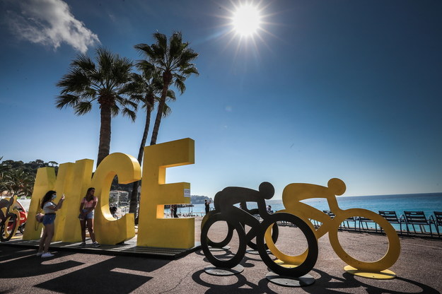 W sobotę w Nicei, dwa miesiące później niż pierwotnie planowano, rozpocznie się wyścig Tour de France /CHRISTOPHE PETIT TESSON /PAP/EPA