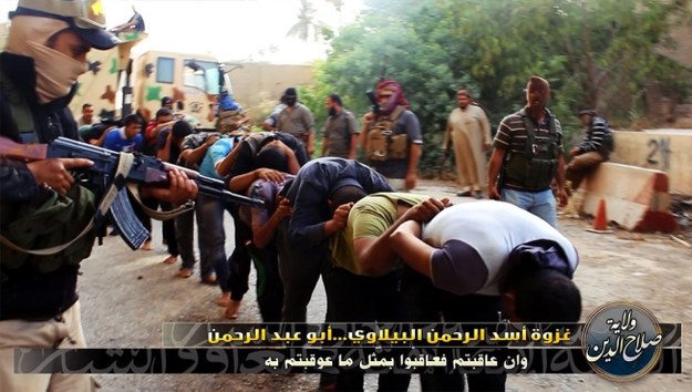 W sobotę wieczorem ISIL zamieścił na swoim koncie na Twitterze oraz na stronach dżihadystycznych zdjęcia przedstawiające egzekucje /WELAYAT SALAHADDEN/HANDOUT /PAP/EPA