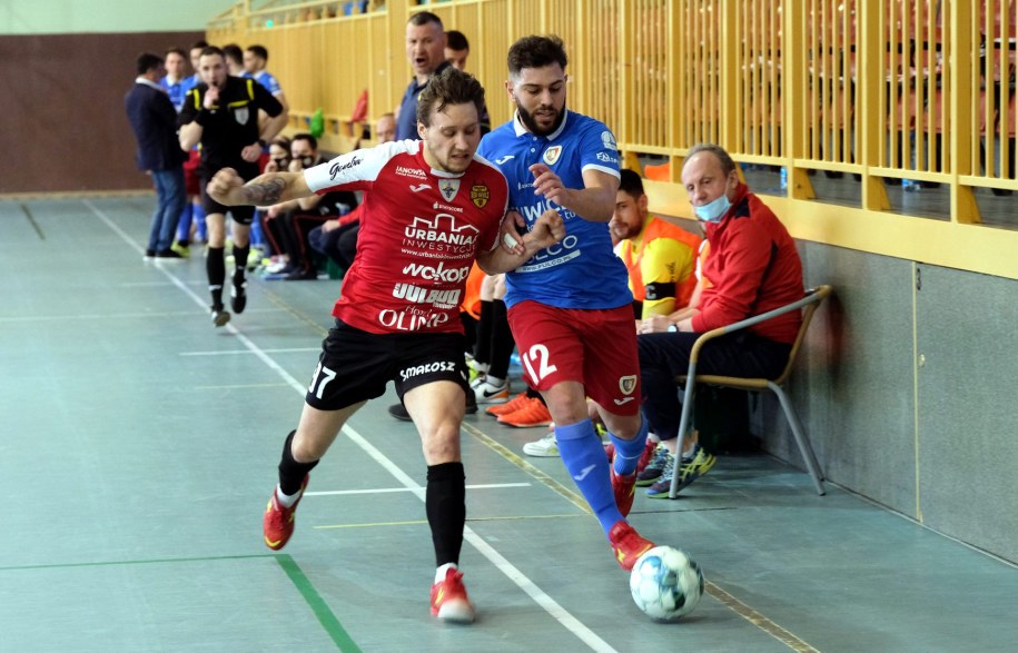 W sobotnie popołudnie w STATSCORE Futsal Ekstraklasie odbyło się siedem spotkań. Na zdjęciu spotkanie Piasta Gliwice z Red Devils Chojnice /Aleksander Knitter /