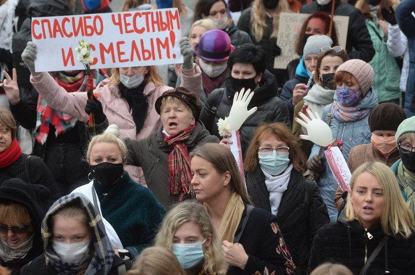 W sobotnim marszu kobiet i niepełnosprawnych uczestniczyło około 200 osób / 	STR   /PAP/EPA