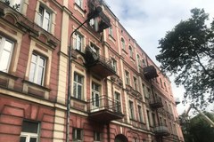 W Sosnowcu z budynku oderwał się balkon. Dwie osoby ranne