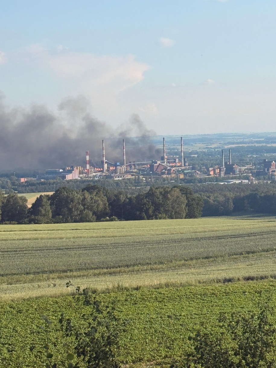 W sprawie ciemnej chmury nad koksownią w Zdzieszowicach otrzymaliśmy kilka telefonów na Gorącą Linię RMF FM. /foto. Gorąca Linia RMF  FM