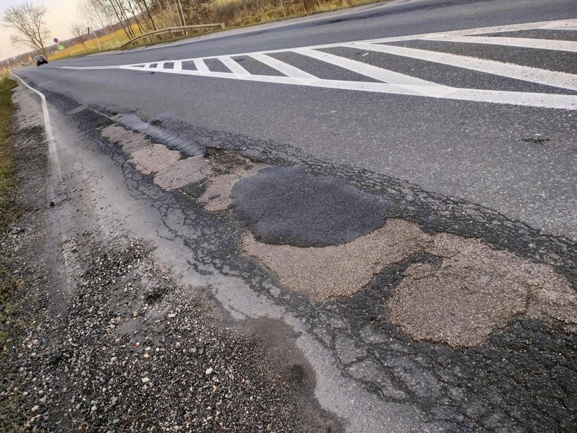 On Wednesday, December 27, the hole was already there "Pinned".  Road no.  323 in the section Arrival in the city of Legnica /Paweł Rygas /INTERIA.PL