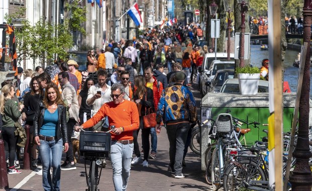 W środę decyzja ws. dalszego luzowania obostrzeń. UE chce pomóc Indiom [RAPORT DNIA 27.04.21]