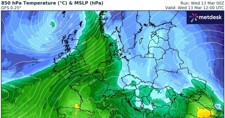 W środę Polska znajdzie się w strefie duże zachmurzenia i w wielu miejscach deszcz będzie padać przez cały dzień /wxcharts /