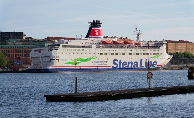 W środę utknęli na promie do Polski. Nadal nie wiadomo, kiedy wypłyną