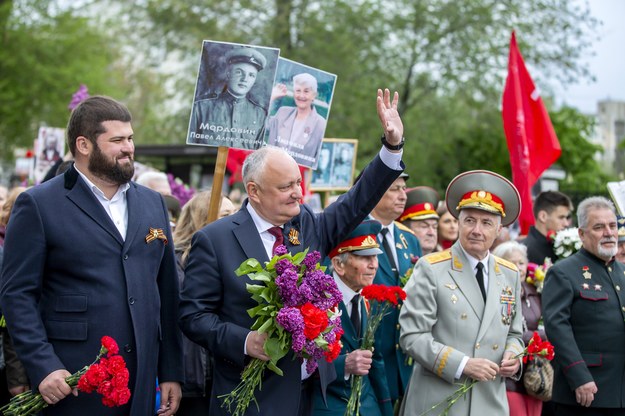 W środku: Były prezydent Mołdawii Igor Dodon /DUMITRU DORU /PAP/EPA