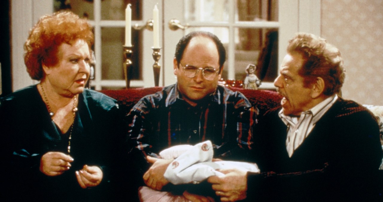 W środku: Jason Alexander jako George Costanza w serialu "Seinfeld" /NBC / Contributor /Getty Images