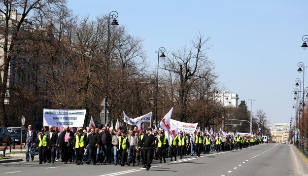 W środowych manifestacjach ma wziąć udział 20 tys. osób /Tomasz Gzell /PAP
