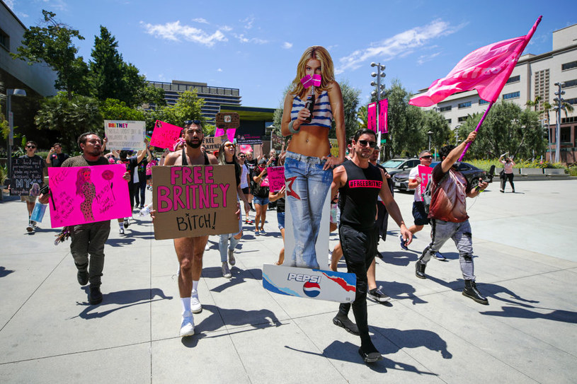 W Stanach tłumy protestujących walczą o wolność dla Britney /Irfan Khan /Getty Images